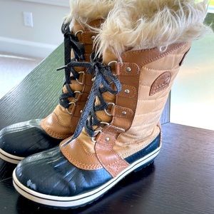 Sorel - Youth - Size 5 - Tofino - Elk Curry -